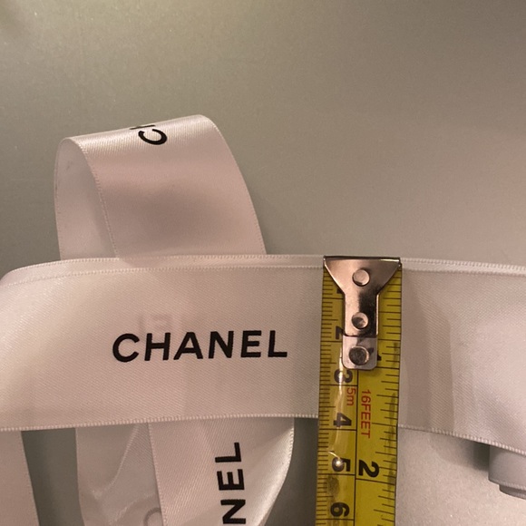 CHANEL 8ft of authentic thick satin ribbon white with black lettering- n… - Picture 6 of 7